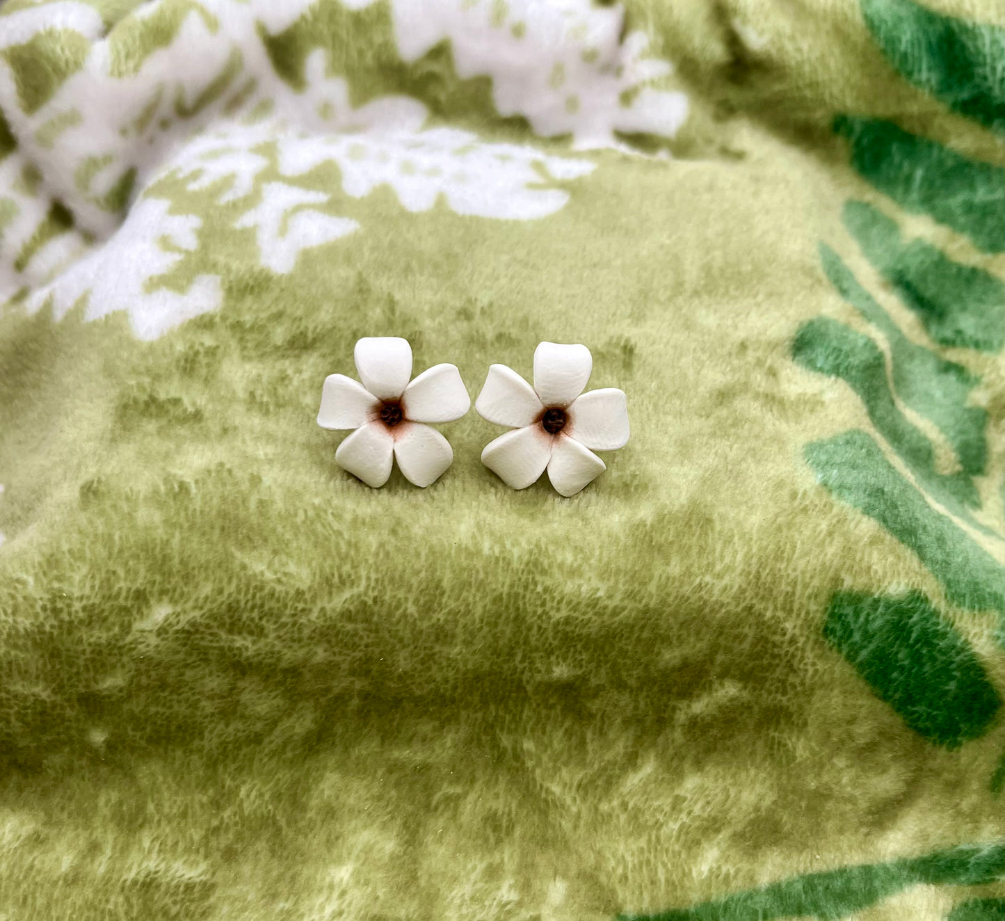 Baby Puakenikeni Stud