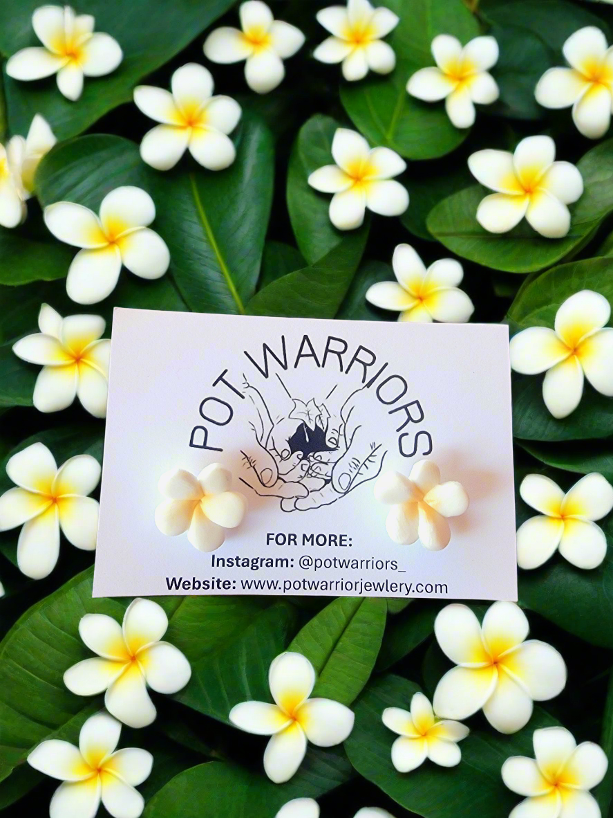 Baby Plumeria Stud (Round Pedal)
