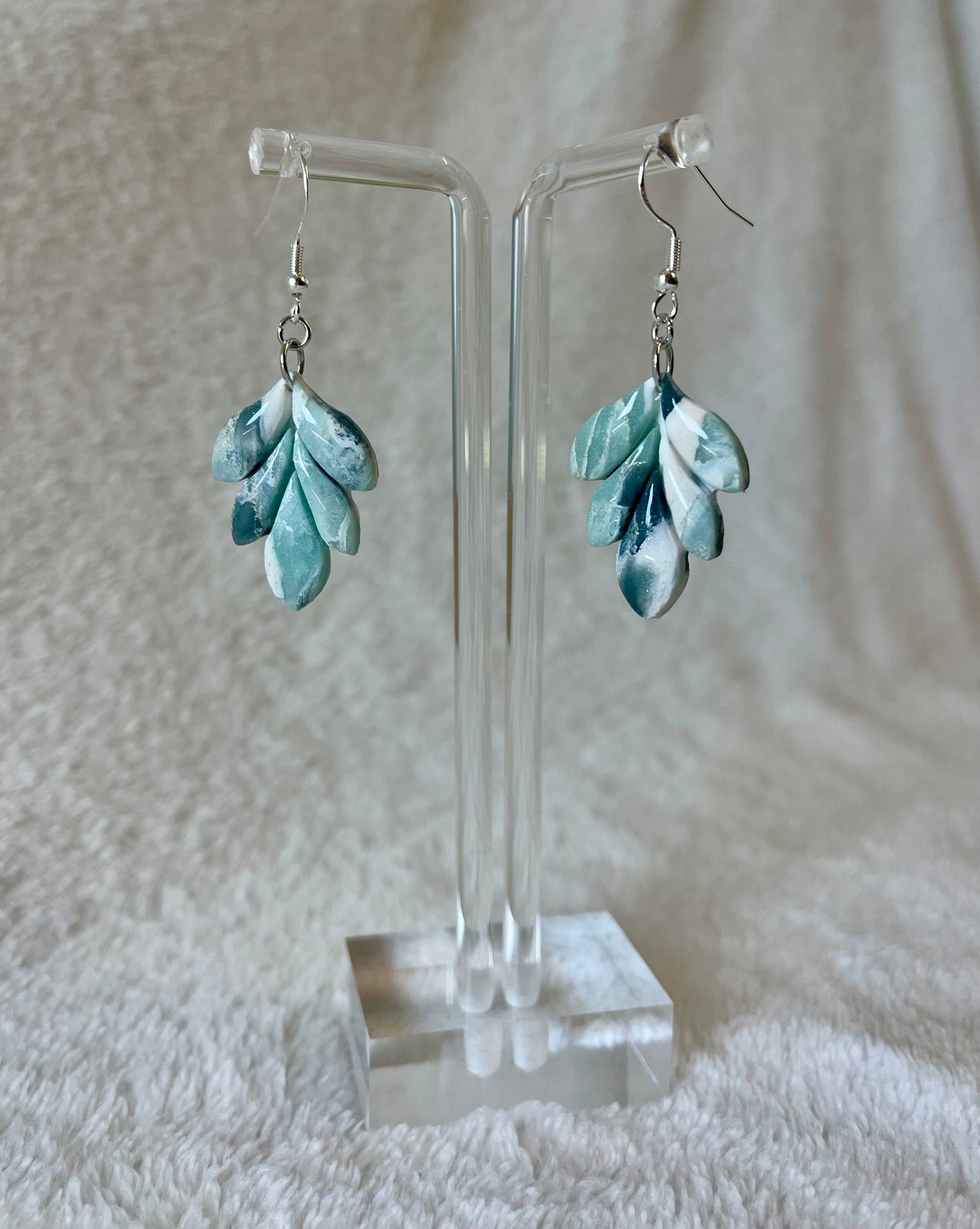 Marble colored leaf dangle