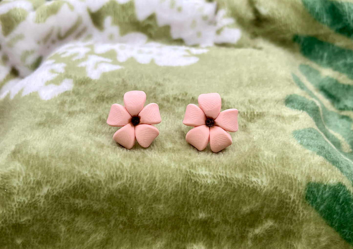 Baby Puakenikeni Stud