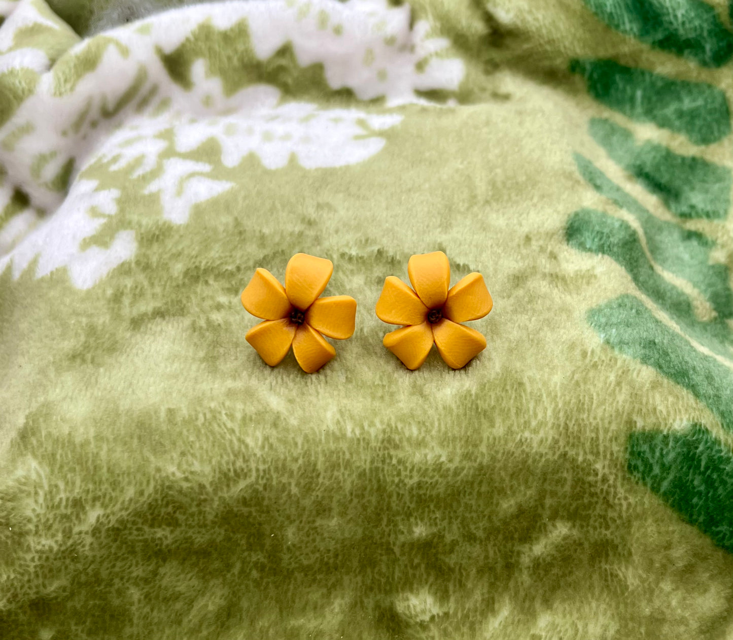 Baby Puakenikeni Stud